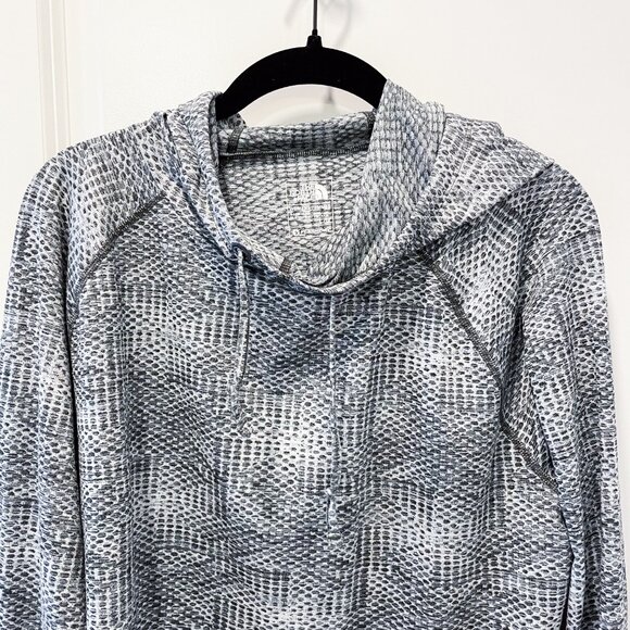 The North Face Hoodie Motivation Flashdry Pullover Sweatshirt Thumbhole in Gray - Picture 3 of 10